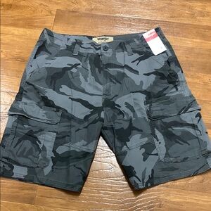 NWT Wrangler Camo Cargo Shorts